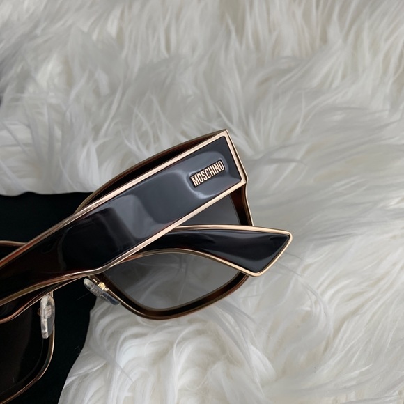 ✨ NWT ✨ OVERSIZED MOSCHINO SUNNIES main image 4